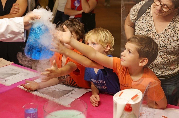 Les doigts dans la science